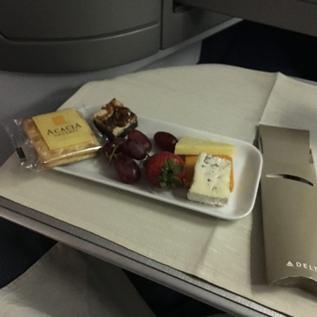 delta one dinner service, delta one review, delta business class, delta one