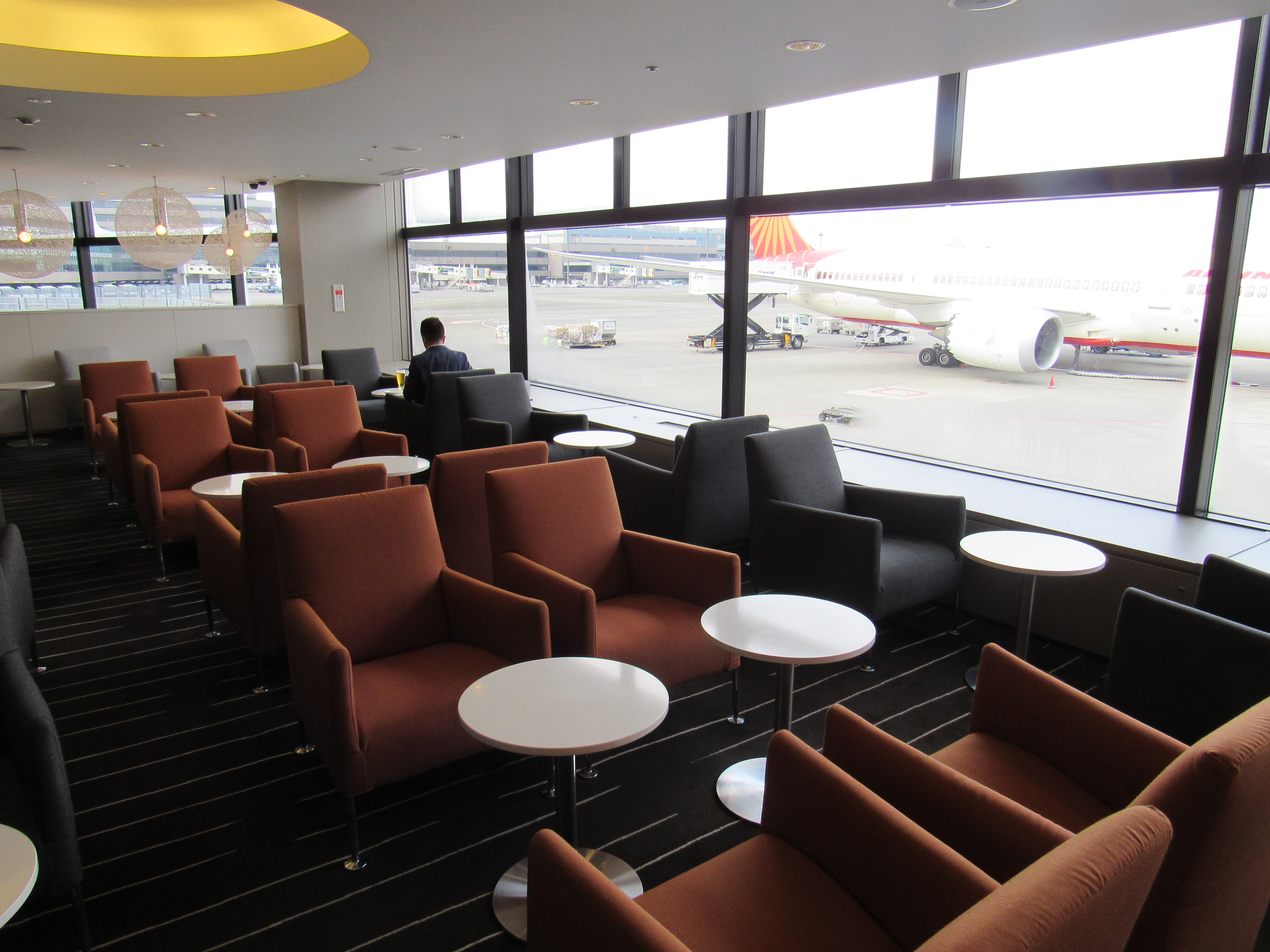 Seating Qantas Lounge Tokyo Narita