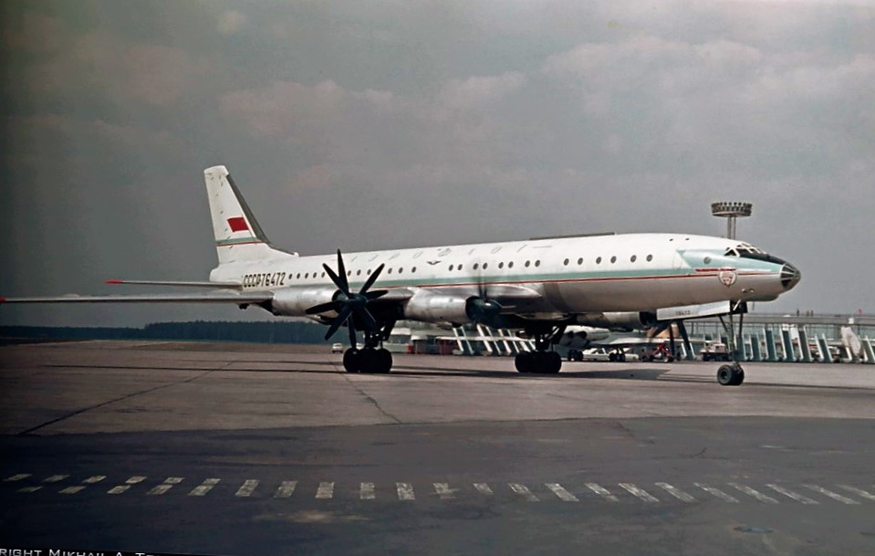Aeroflot-Tupolev-Tu-114-Moscow-1968-by-Mikhail-A-Toporikov.jpg